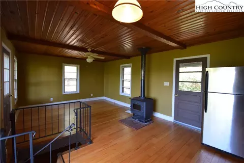 208 Moonfish Ln, Boone, NC 28607 photo 4