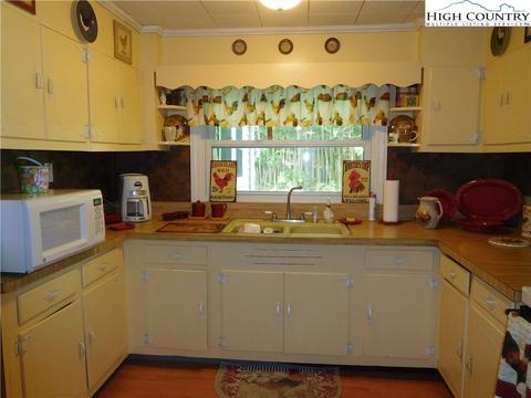 119 Estep St, Sparta, NC 28675 photo 8