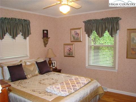 202 Long St, Boone, NC 28607 photo 8