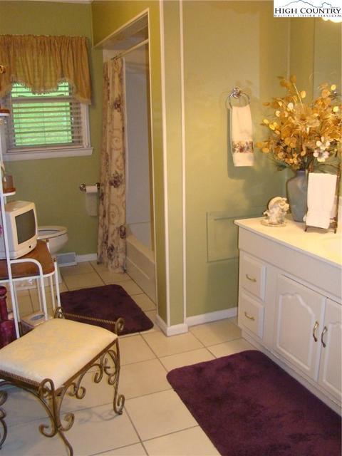 202 Long St, Boone, NC 28607 photo 6