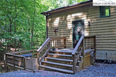 208 Saddle Ln, Deep Gap, NC 28618 photo 2