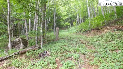 1476 Big Windfall Rd, Lansing, NC 28643 photo 6
