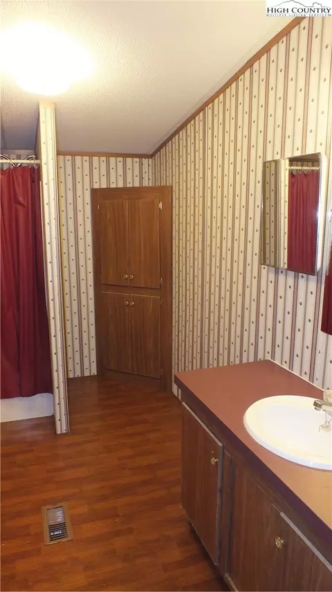 1476 Big Windfall Rd, Lansing, NC 28643 photo 20