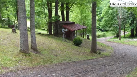 1476 Big Windfall Rd, Lansing, NC 28643 photo 4