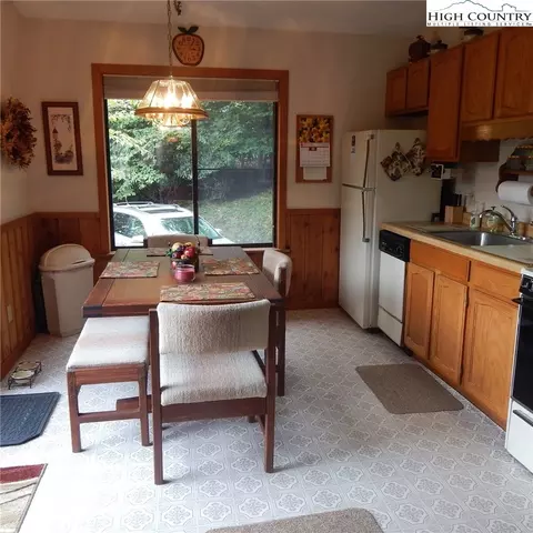 103 Cricket Way, Beech Mountain, NC 28604 photo 2