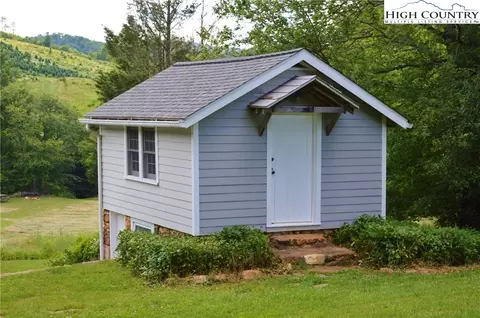 810 Fraser Rd, Sparta, NC 28675 photo 2