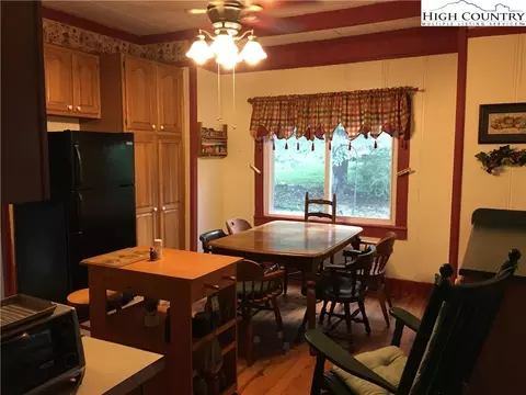 201 Cherry St, Sparta, NC 28675 photo 5