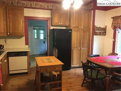 201 Cherry St, Sparta, NC 28675 photo 3