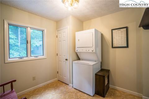 741 Wildcat Rdg, Deep Gap, NC 28618 photo 23