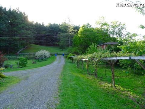 5984 Old 421 S Hwy, Deep Gap, NC 28618 photo 2