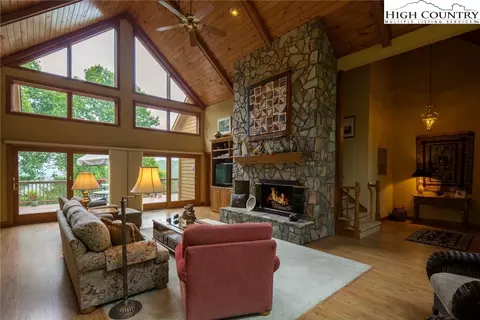 204 Belmont Dr, Boone, NC 28607 photo 3