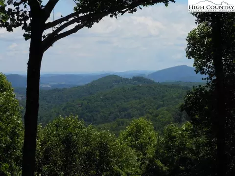 204 Belmont Dr, Boone, NC 28607 photo 2