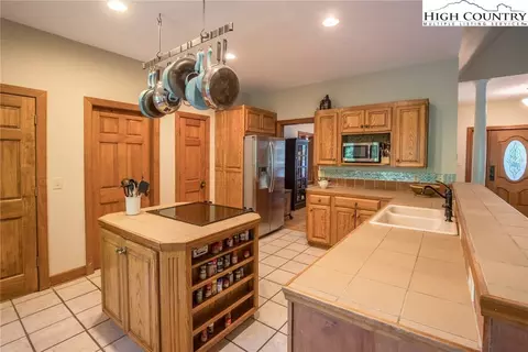 828 Deck Hill Rd, Boone, NC 28607 photo 4