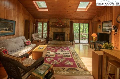 844 Laurel Cir, Deep Gap, NC 28618 photo 11