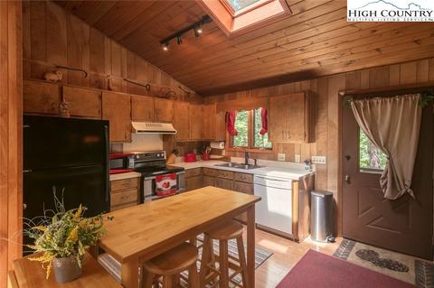 844 Laurel Cir, Deep Gap, NC 28618 photo 7