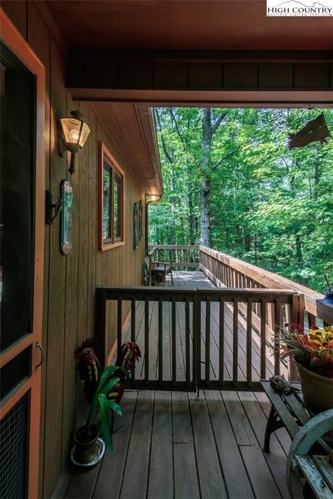 844 Laurel Cir, Deep Gap, NC 28618 photo 5