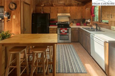 844 Laurel Cir, Deep Gap, NC 28618 photo 6