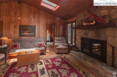 844 Laurel Cir, Deep Gap, NC 28618 photo 12