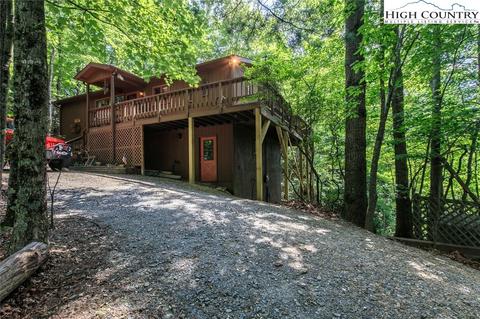 844 Laurel Cir, Deep Gap, NC 28618 photo 4