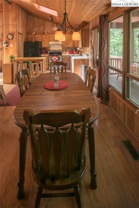 844 Laurel Cir, Deep Gap, NC 28618 photo 9