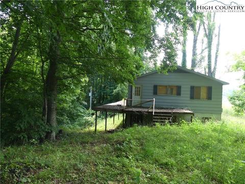 451 Walnut Ln, Vilas, NC 28692 photo 3