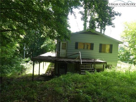 451 Walnut Ln, Vilas, NC 28692 photo 2