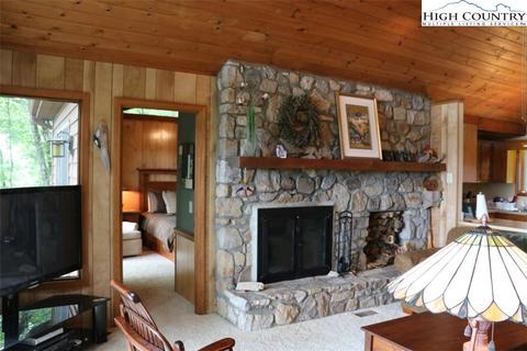 437 Overlook Dr, Deep Gap, NC 28618 photo 3