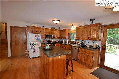 413 Academy St, Jefferson, NC 28640 photo 7