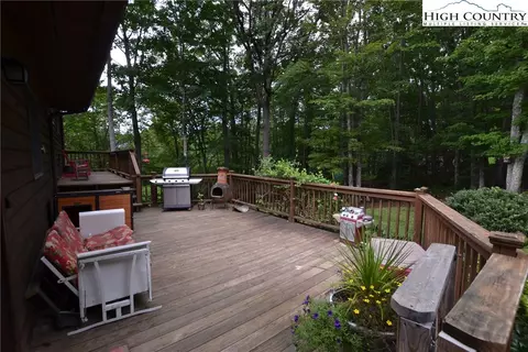 413 Academy St, Jefferson, NC 28640 photo 3