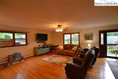413 Academy St, Jefferson, NC 28640 photo 9