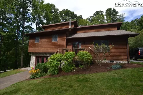 413 Academy St, Jefferson, NC 28640 photo 2