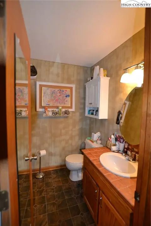 413 Academy St, Jefferson, NC 28640 photo 12