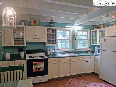 9044 Elk Creek Rd, Deep Gap, NC 28618 photo 3