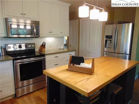 100 Pine Tree Dr, Roaring Gap, NC 28668 photo 10