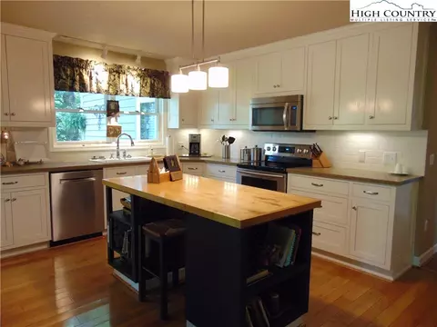 100 Pine Tree Dr, Roaring Gap, NC 28668 photo 3