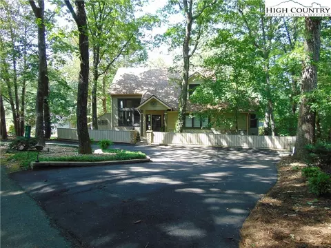 100 Pine Tree Dr, Roaring Gap, NC 28668 photo 12