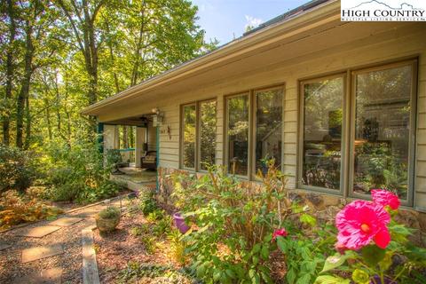 843 Forestridge Dr, Boone, NC 28607 photo 2