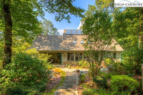 843 Forestridge Dr, Boone, NC 28607 photo 3