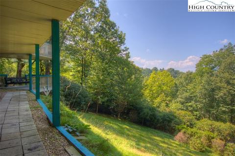 843 Forestridge Dr, Boone, NC 28607 photo 4