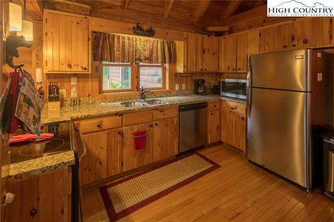 377 Ayers Rd E, Banner Elk, NC 28604 photo 10