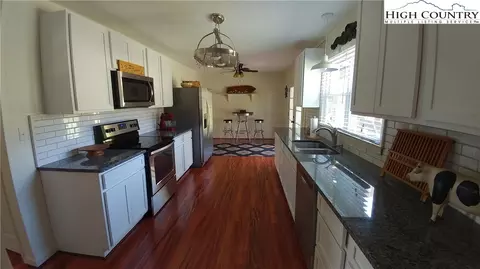 711 Hendrix Rd, Sparta, NC 28675 photo 6