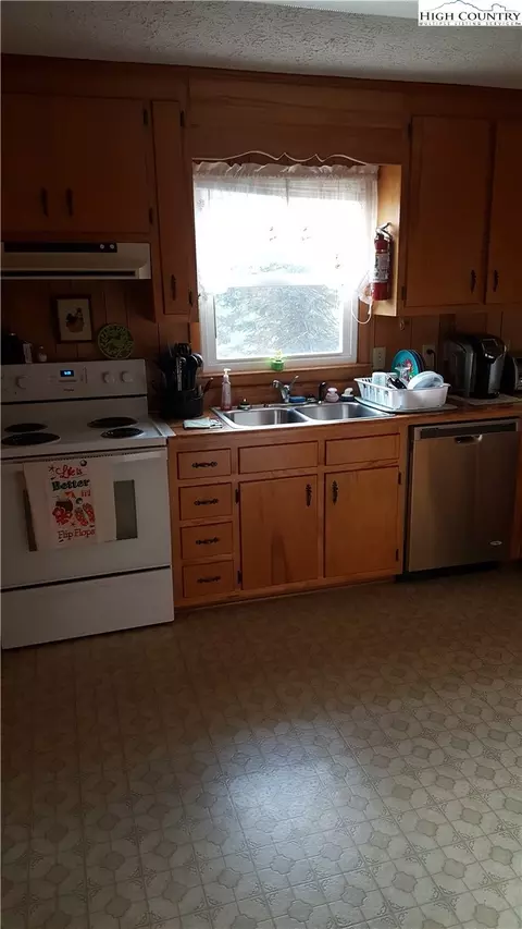3043 Bamboo Rd, Boone, NC 28607 photo 7
