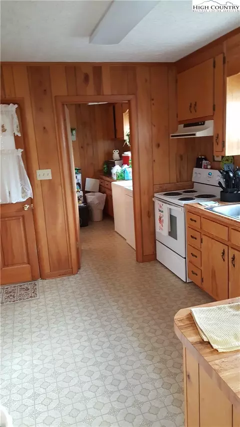 3043 Bamboo Rd, Boone, NC 28607 photo 8