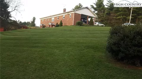 3043 Bamboo Rd, Boone, NC 28607 photo 3