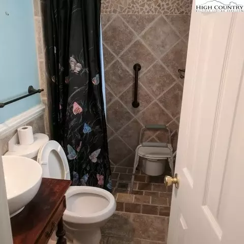 542 Hardaman Circle Cir, Boone, NC 28607 photo 8