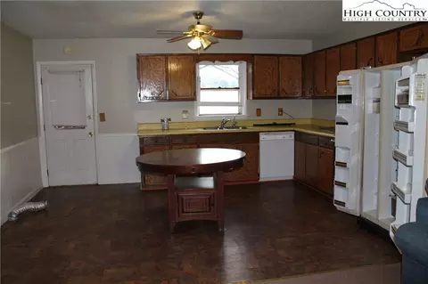 780 Flat Rock Rd, Crumpler, NC 28617 photo 5
