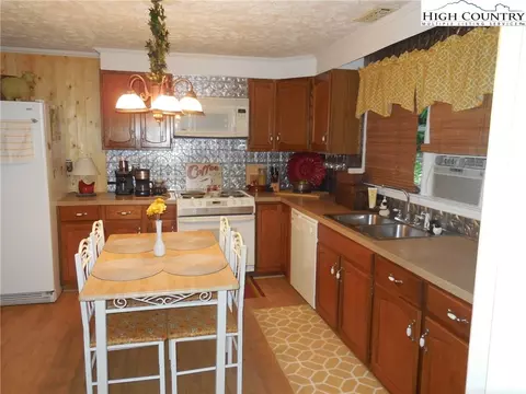 156 Yellow Brick Rd, Todd, NC 28684 photo 10