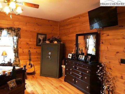 302 Spring Mountain Trl, Lansing, NC 28643 photo 18