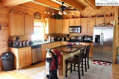302 Spring Mountain Trl, Lansing, NC 28643 photo 4