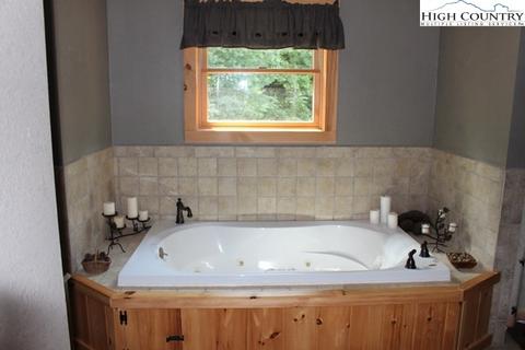 302 Spring Mountain Trl, Lansing, NC 28643 photo 20